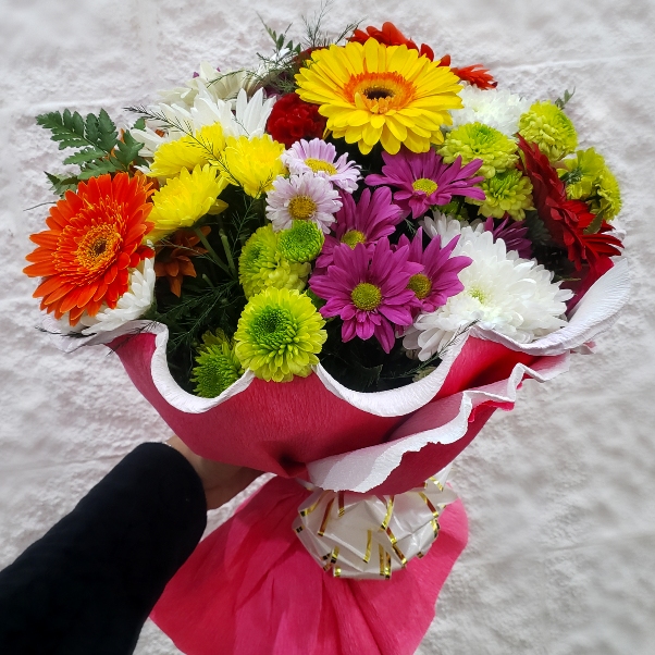 Envio y venta de flores ,rosas, plantas,arreglos florales ,regalos y desayunos a domicilio con delivery gratis en la Ciudad Autonoma de Buenos Aires y con costo de env�o en localidades del Gran Buenos Aires asi como delivery de flores y plantas a trav�s de florerias asociadas en todas las provincias de la Argentina, Buenos Aires, la Pampa, Tucuman, La Rioja, R�o Negro, Entre Rios, Corrientes, Misiones, Neuquen, Chubut, Tierra del Fuego, Santa Cruz, San Luis, Mendoza, Cordoba, Jujuy, Formosa, Santiago del Estero, Salta, Chaco, Catamarca ,San Juan, y ademas realizamos el delivery de flores ,coronas,palmas , plantas y regalos a todas las ciudades de Argentina, Mar del Plata, C�rdoba, Buenos Aires, con cargo en Santa Rosa, La Plata, Bella Vista, Neuquen, Pilar, Paran�, Posadas, Resistencia, Cipolleti y mas de 300 ciudades y localidades en todo el territorio de nuestro pa�s, asi como tambien tenemos la posibilidad de enviar flores a casi todo el mundo en cuestion de horas